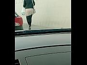 chica por la calle
