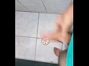 batendo uma com a fita isolante