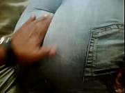 tocando un ass con jeans open up pants apretados