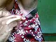 neha pruning her underarms