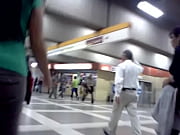 Rico culito en el metro