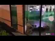 venezolana pillada cogiendo en banesco banco en venezuela.