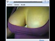 cougar exhibiendo sus jugs en web.