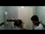 cogiendo en el bantilde_o a escondidas