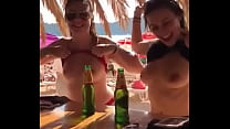 Girls flash boobs Thumbnail