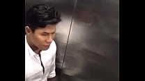 Bú nhau trong toilet Vincom bu1ecb quay lén Thumbnail