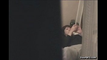 ひとり暮らしの女の子がオナニーしてるのをカーテン隙間から覗き見