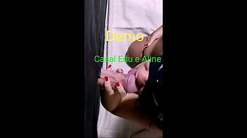 Casal Edu e Aline - Aline chupando no glory hole (buraco da gló_ria) na frente do corno - câ_mera 1- Demo