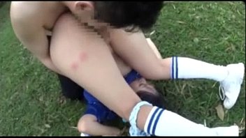 野外で強姦魔に目を付けられては拉致され、助けを求め泣き喚く少女をレイプする凄惨な犯行現場映像