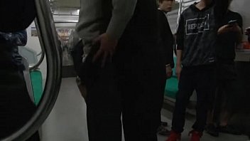 【ゲイ動画】電車の中で集団痴漢されるプリケツイケメン高校生