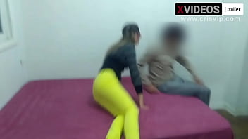 Cristina Almeida em seu primeiro gangbang com 4 negõ_es, rolou anal, dp, bebeu leitinho. Tudo na frente do corno do marido.