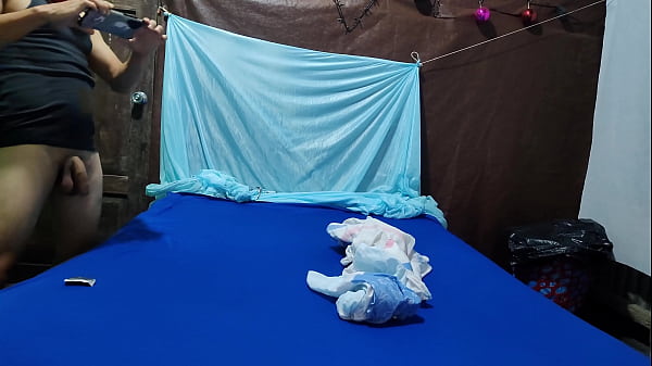 YA ESTOY PREPARANDOME PARA HACERLO ESTA NOCHE QUE NO ESTA TU MARIDO!! EL HIJASTRO LE DICE A SU MADRASTRA QUE EL PADRASTRO NO LLEGARA PORQUE LE TOCO HACER TRABAJOS EXTRAS Y LE PROPONE TENER SEXO CON CONDOM