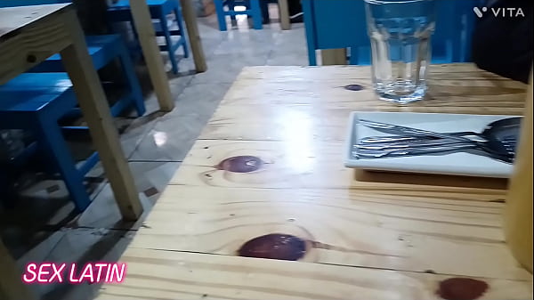 ESTOY CHUPANDO SU VERGA DE UN LATINO QUE ES MUY CACHONDO