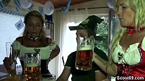 Kleiner Junger Bubi darf mit 2 MILFs auf Party ... Thumbnail