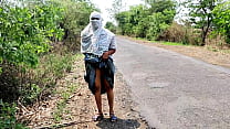 Standing on the road, Komal said, I need 15 to 20 land every day.