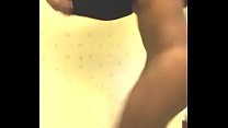 Asia danse dans la salle de bain Thumbnail