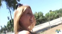 Avy Scott se fait baiser après son jogging Thumbnail