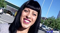 Lucy sexy espagnole se fait baiser en extérieur Thumbnail
