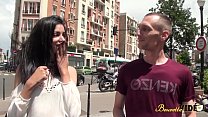 Mélissa fait une vidéo porno pour l'enterrement de vie de garçon de son futur mari Thumbnail