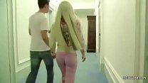 Pornostar fickt mit jungem Fan direkt nach Mess... Thumbnail