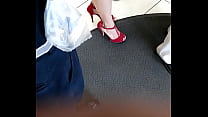 Pies en el banco