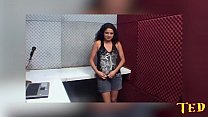 Levei a faxineira para a cabine de radio e comi o cГє dela - Tiele,Verified uploader