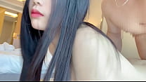 I have a girlfriend who loves to take selfies. What is it like to record videos with her mobile phone during sex? You can find out the details at the beginning of the video.