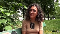 Neshka jolie beurette aime l'exhib et la baise Thumbnail