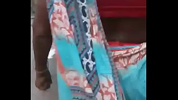 Sexy saree aunty