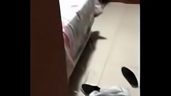 Filmando escondido o irmão fudendo uma gata