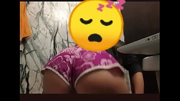 Jovencita me envia video antes de bañarse