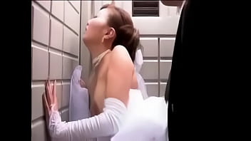 不倫してた部下のOLの結婚式中もウエディングドレスのまま寝取る！