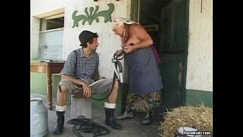 Грудастая бабка порно Грудастая бабка порно
