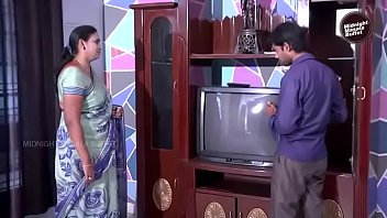 Desi Aunty Romance with cable boy