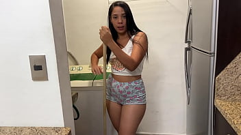 352px x 198px - Terapia de Madrastra Epi 9 Me Gusta Lavar y Limpiar la Casa pero mi  Hijastro Aparece cuando estoy Sola Para Tocarme por el Culo y Tentarme con  su Gran Polla - XVIDEOS.COM