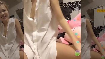 G&aacute_i Uplive show h&agrave_ng