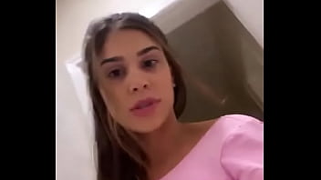 ana safada mostrando o corpo