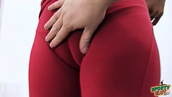 Amazing Cameltoe Puffy Pussy in Tight Yoga Pants. Round Ass too -  XVIDEOS.COM