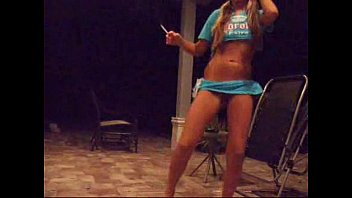 Sexy White Girl Dances To lil Wayne