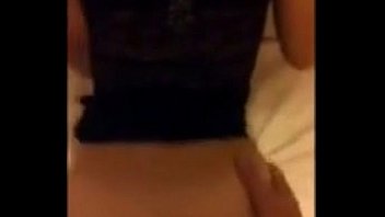 Colita parada en el sofa Anal