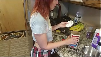 [14:45] milf redhead non-nude my ozen blender and easy made oatmeal