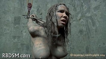Wild torturing for hawt serf