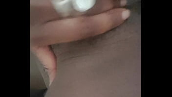 Negra caliente tocando su vagina