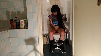 Sexy goth teen pee &amp_ crap while play with her phone pt1 HD