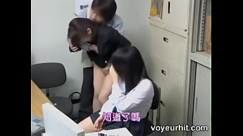 万引きした女子高生を脅迫して母親を呼び出し勃起チンポを口やマンコに突っ込んで膣内射精する鬼畜店長【拘束】【親子丼】