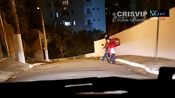 Cristina Almeida Engolindo Porra de Estranhos na Praça nesse Dogging 10 - Especial Bukkake. Sobrou até para o motoboy que seguiu para me dar leitinho