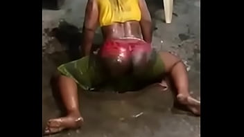 kanga moja baikoko mambo hadharani msambwanda - XVIDEOS.COM