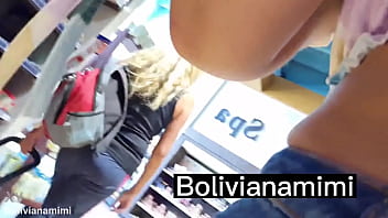 Haciendo compras en el supermercado con mi juguetito metido en mi  conchita mojandome todita  Quieres ver completo?.... entra en bolivianamimi.tv