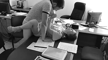 352px x 198px - The boss fucks his tiny secretary on the office table and films it on  hidden camera - XVIDEOS.COM