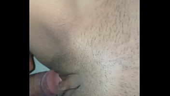 Comendo mais uma vez a mulher de meu amigo que saiu para jogar bola